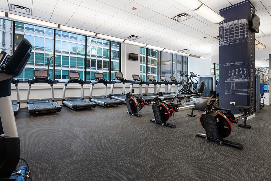 Building Photo - 320 E Ontario St