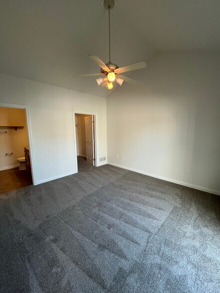 Building Photo - 6897 Rothwell St