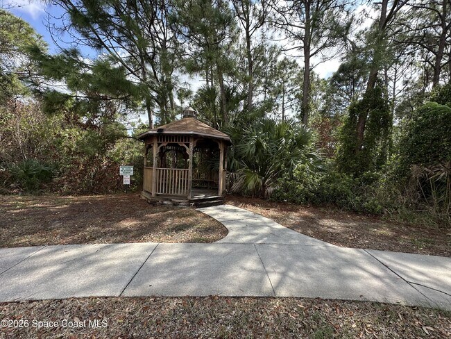 Building Photo - 670 Benton Dr