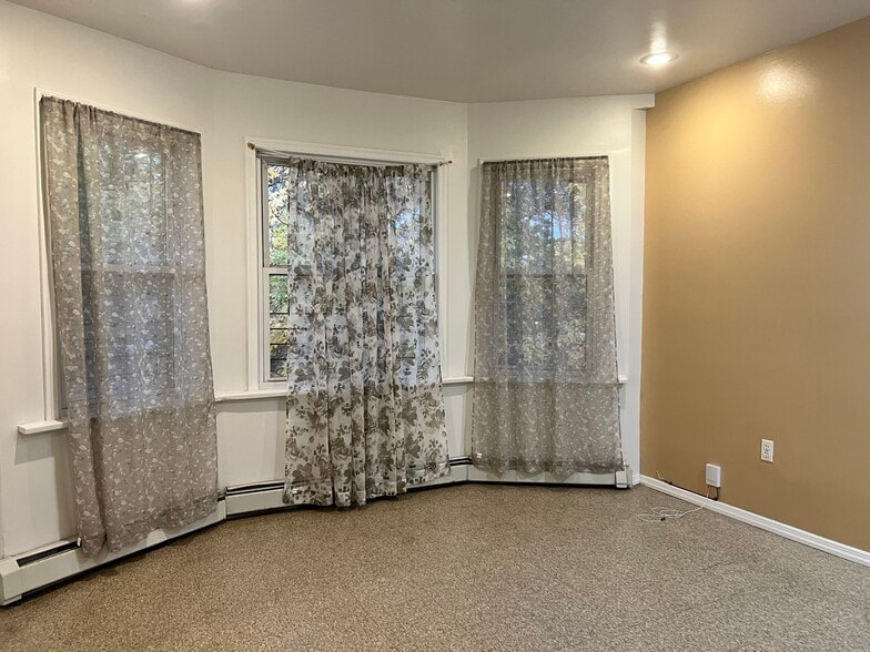 Building Photo - 128 Elwood Ave