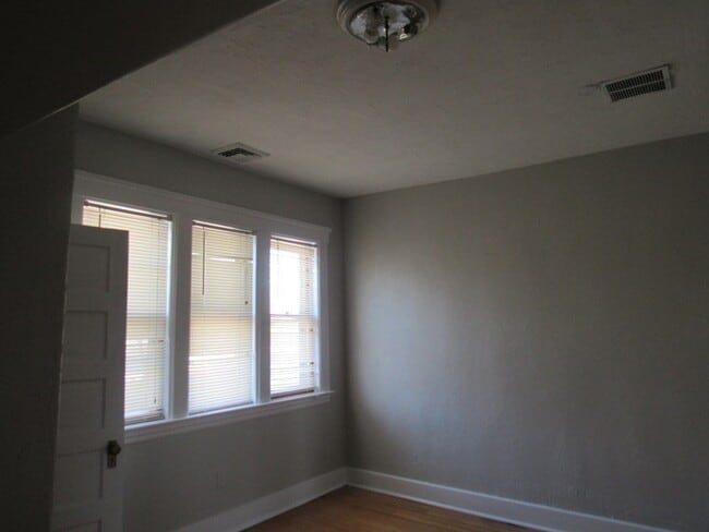 Building Photo - 98 Brookline St