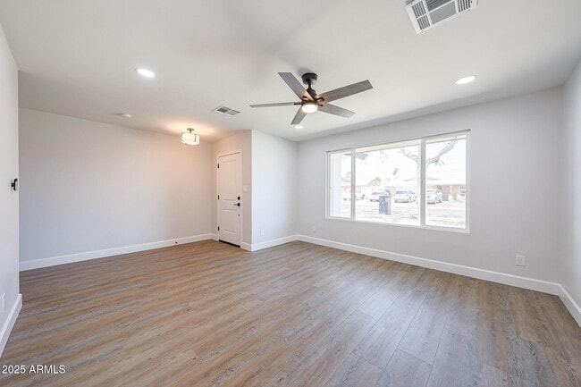 Building Photo - 11202 N 43rd Dr