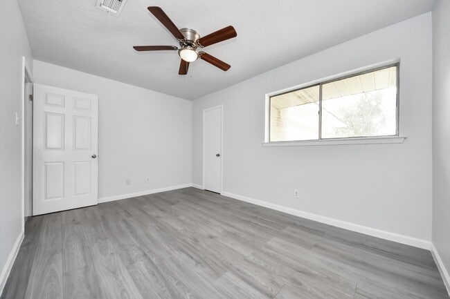 Building Photo - 4710 Lotus St