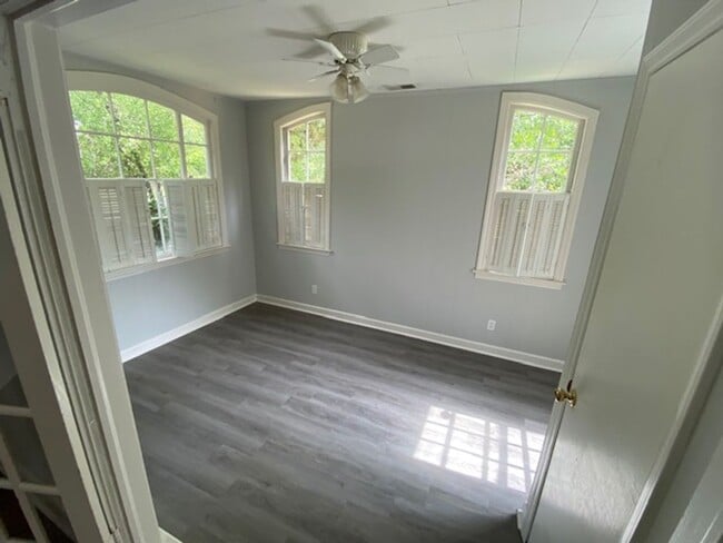 Building Photo - Charming House in Forest Acres!