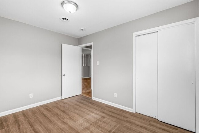 Building Photo - 4652 S Holden Rd