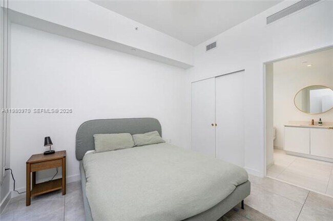 Building Photo - 2678 Tigertail Ave