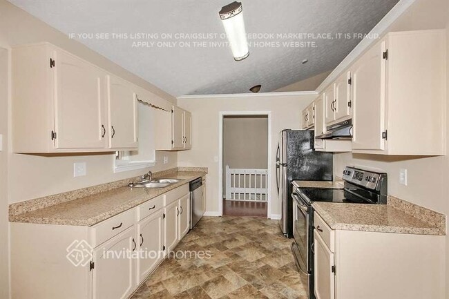 Building Photo - 261 Rustic Ridge Dr NE