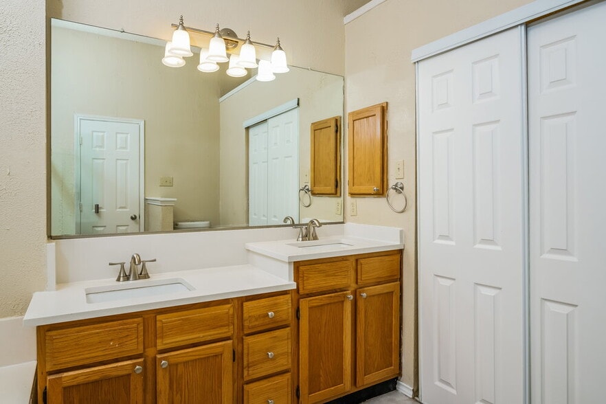 Building Photo - 4452 Sierra Dr