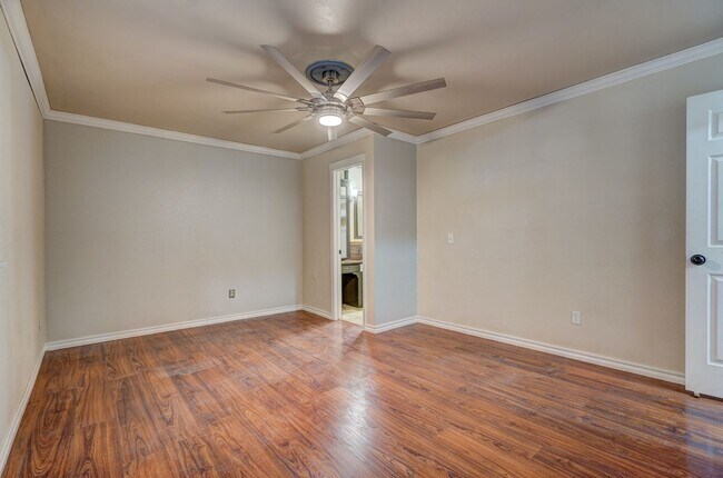 Building Photo - 4 bed 3 bath home!