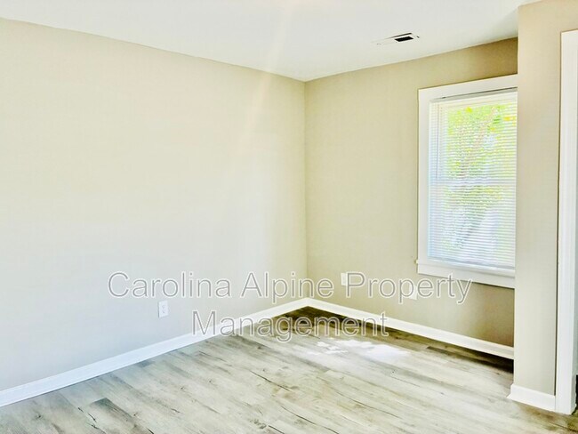 Building Photo - 1518 Hollyleaf Ave