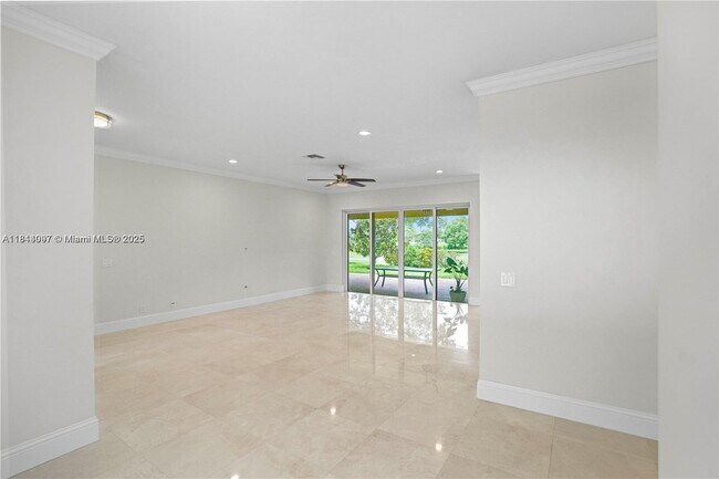 Building Photo - 720 Cypress Pointe Dr W