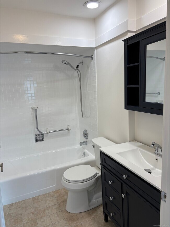 Building Photo - 457 Heritage Vlg
