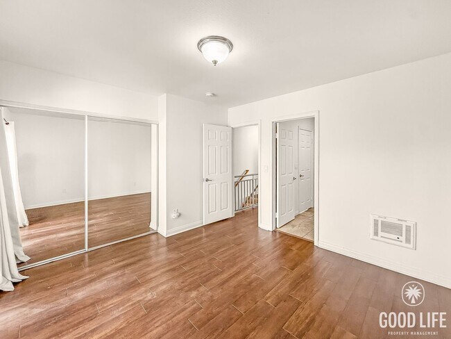 Building Photo - Updated 2BR/1.5BA Condo in Spring Valley Available Now!