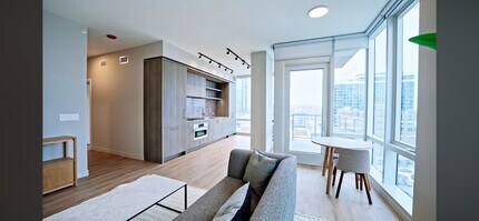 Building Photo - 201 W Chestnut St