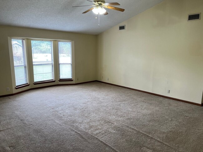 Building Photo - 108 Cambray Cir