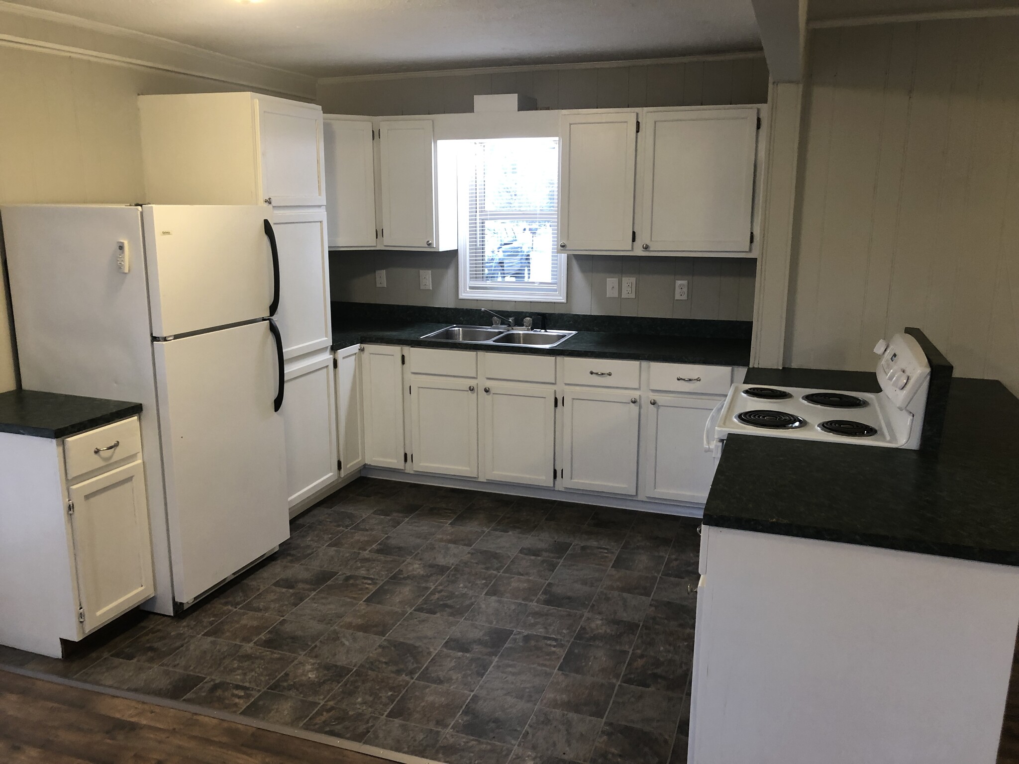 Kitchen - 208 cagle rd