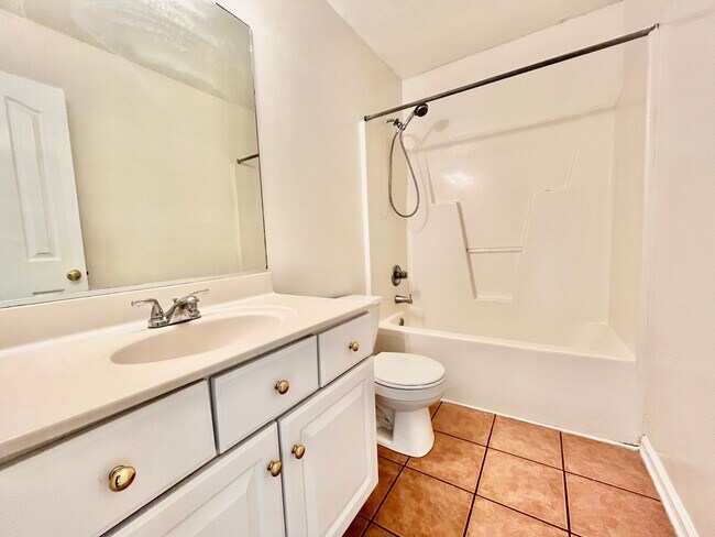 Building Photo - Spacious 4 Bedroom Home on Cul-de-sac in Castleton Virginia Beach!