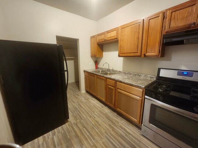 Building Photo - 6730 S Clyde Ave