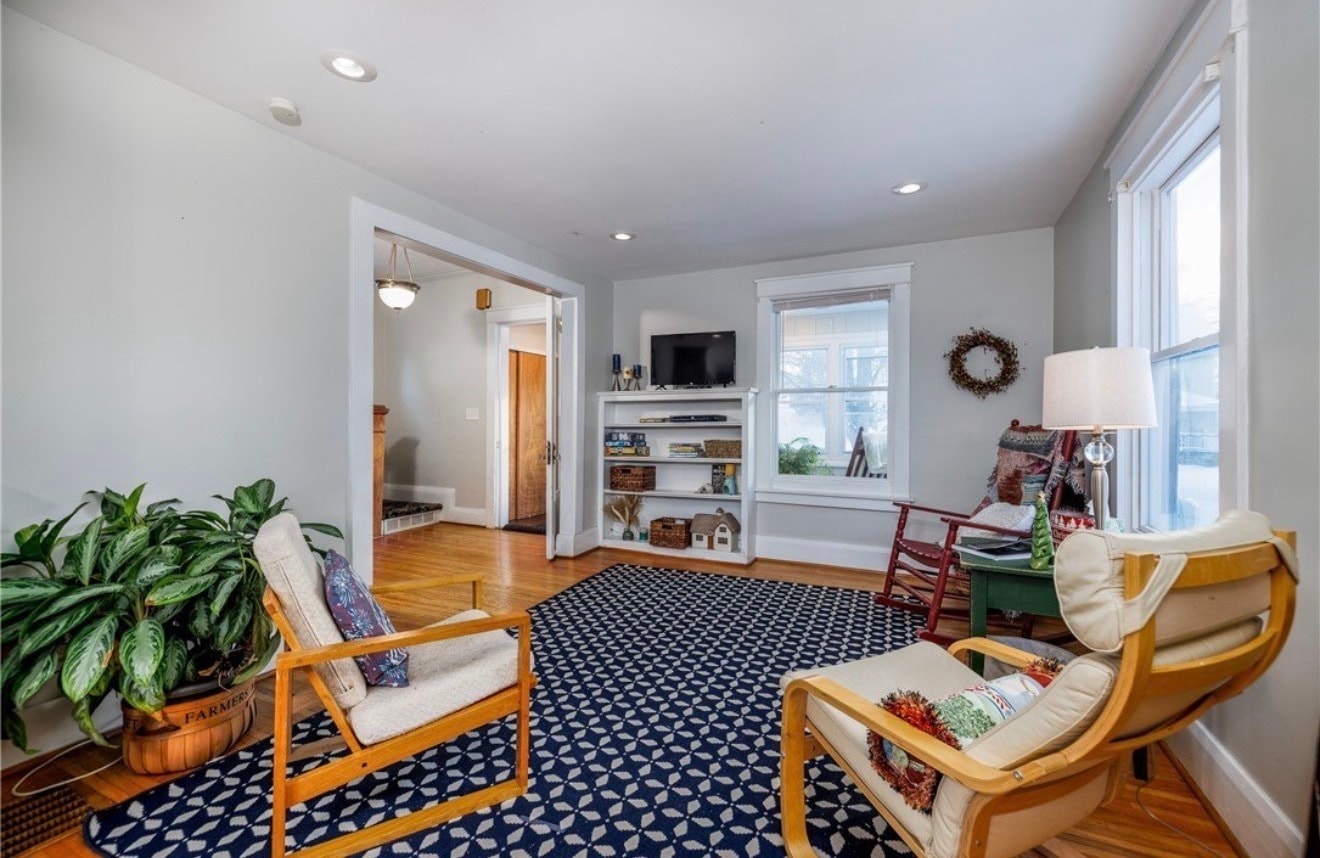 Building Photo - 18 Deland Park a