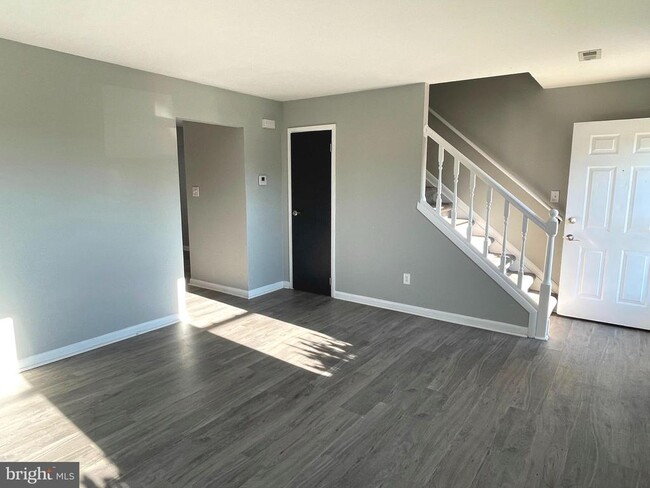 Building Photo - 5241 Daffodil Dr