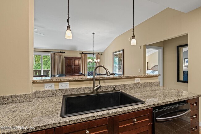 Building Photo - 945 Registry Blvd