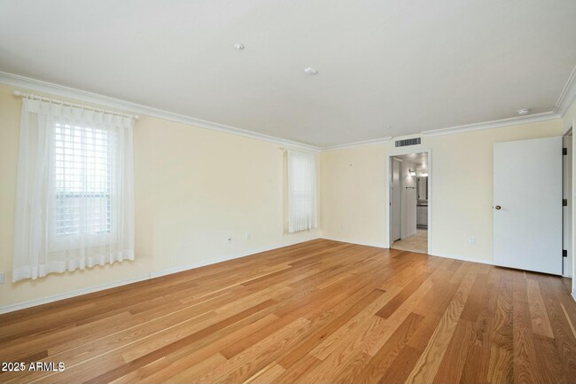 Building Photo - 8526 E Vista Del Lago