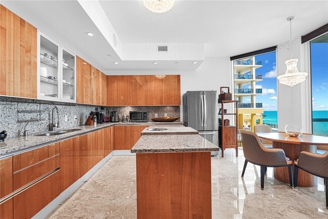 Building Photo - 16051 Collins Ave