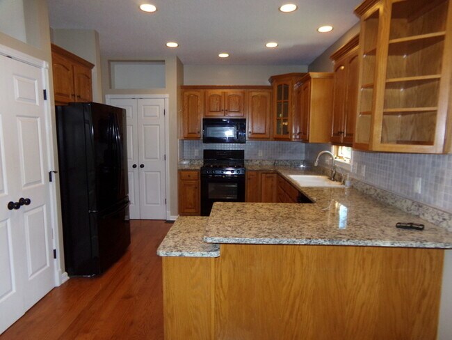 Building Photo - Beautiful 3 Bed 3.5 Bath Xenia Home!