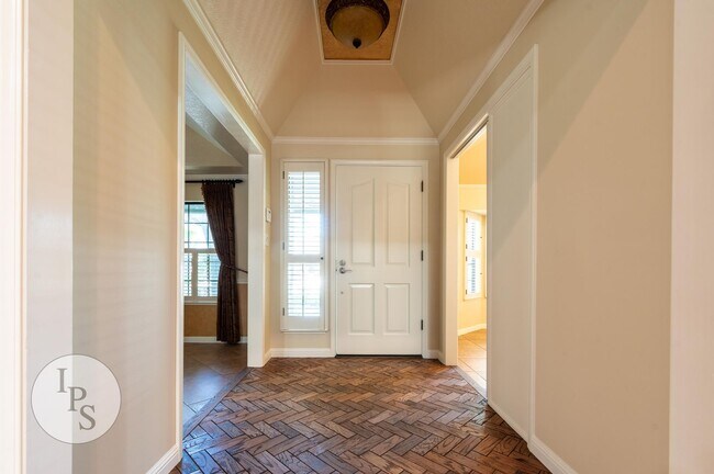 Building Photo - Woodward Park Home, 3BR/2BA, Pool, Spa, Gr...