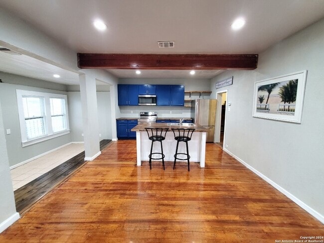 Building Photo - 933 Lamar St