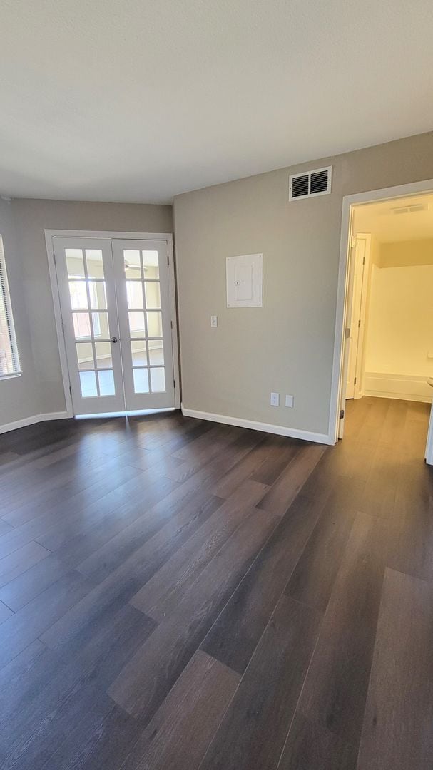 Building Photo - Cozy 1BR/1BA Condo w/ A/C • Full Kitchen Suite • Assigned Parking in Tucson