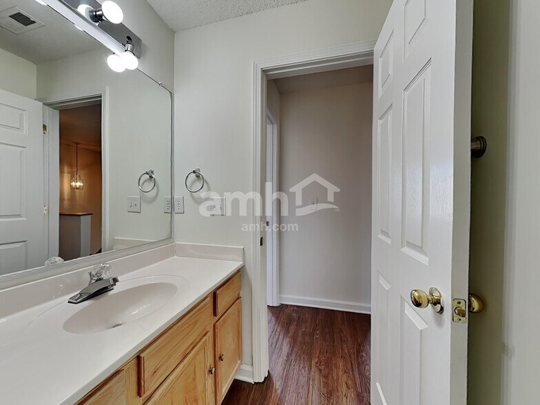 Building Photo - 4389 Creekview Ct