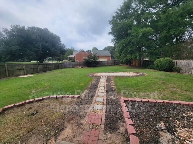 Building Photo - 288 Wakefield Ln S