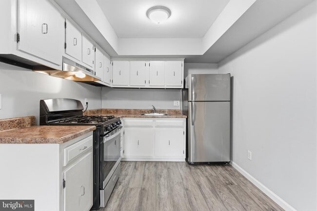 Building Photo - 598 Belmont Ave