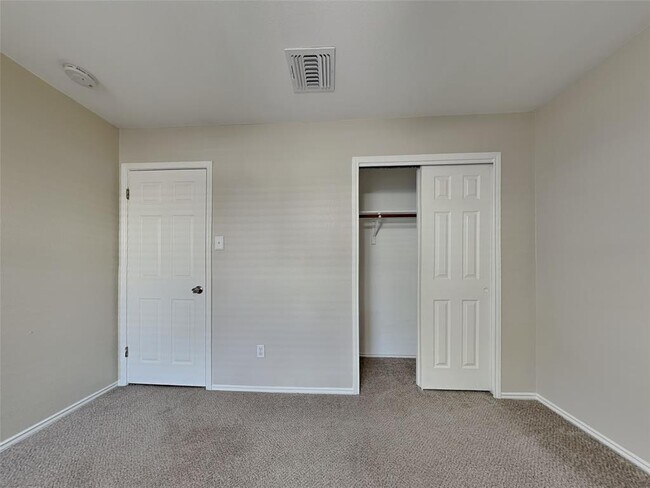 Building Photo - 228 Fall Creek Dr