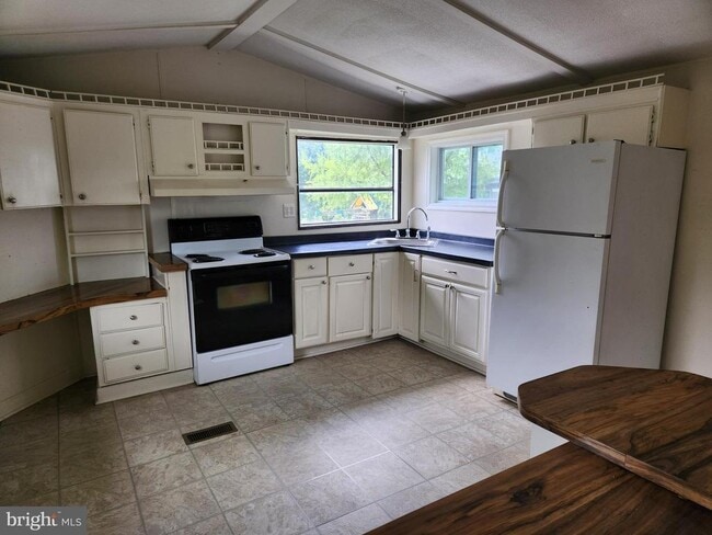 Building Photo - 118 Kiln Dr