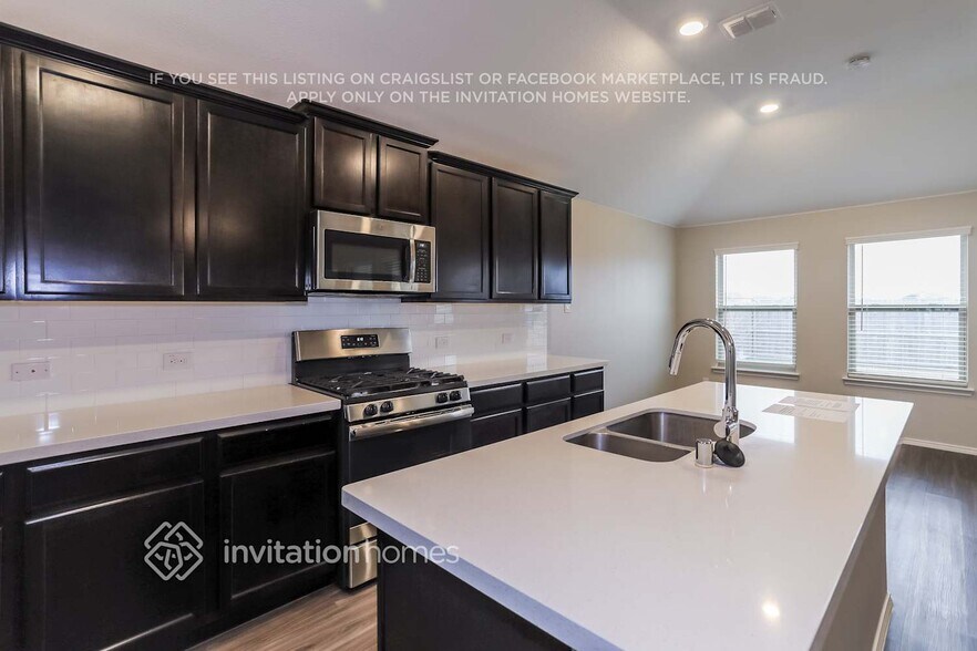 Building Photo - 441 Pollyann Trl