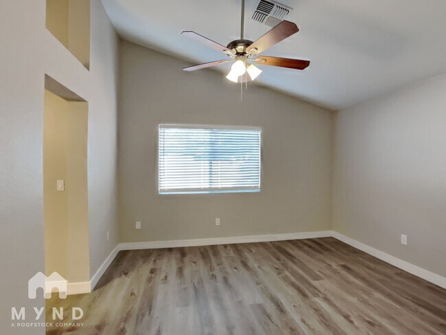 Building Photo - 5304 Del Lago Dr