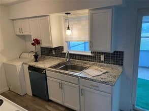 Building Photo - 2119 Tecumseh Trce