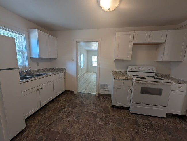 Building Photo - 2 Bedroom 1 Bath House