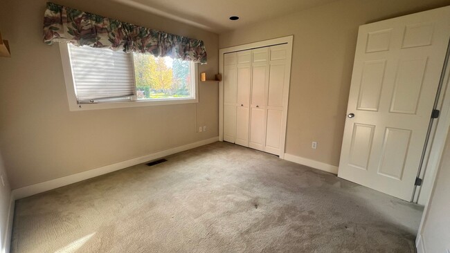 Building Photo - Spacious Devonshire Gem – 3 Bed, 2.5 Bath ...