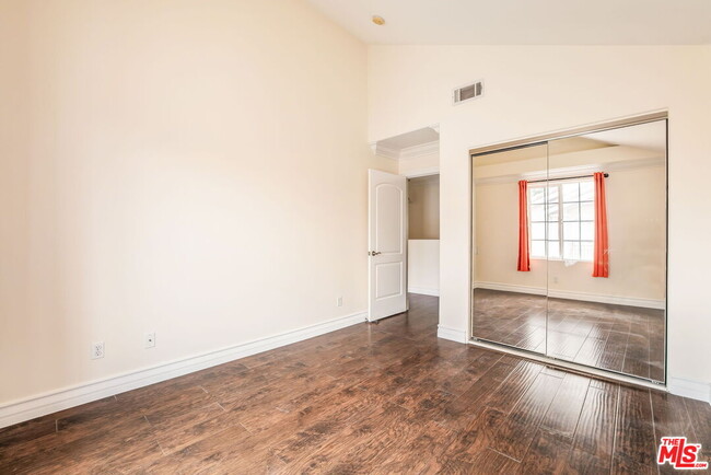 Building Photo - 13743 Cordary Ave