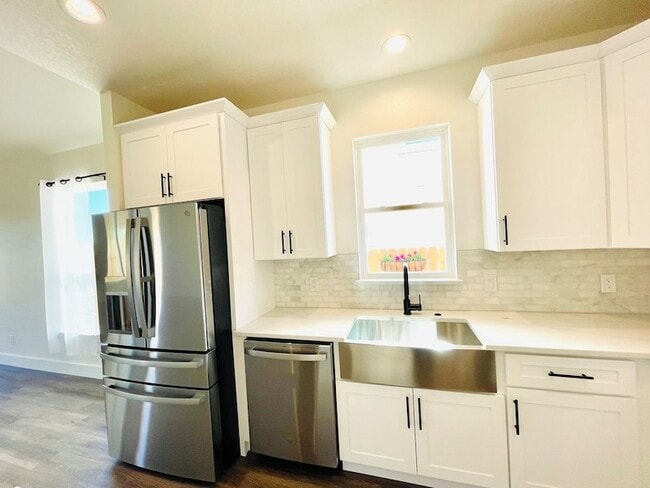 Building Photo - 706 Cirrus Ln