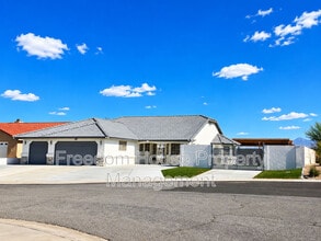 Building Photo - 3630 E Vineyard Dr N