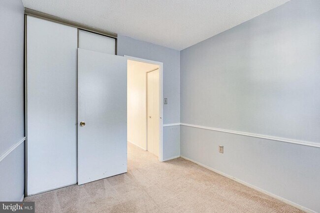 Building Photo - 2374 Hunters Square Ct