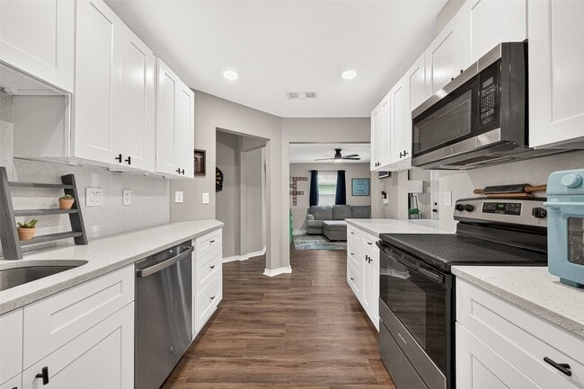 Building Photo - 1005 Avenue D