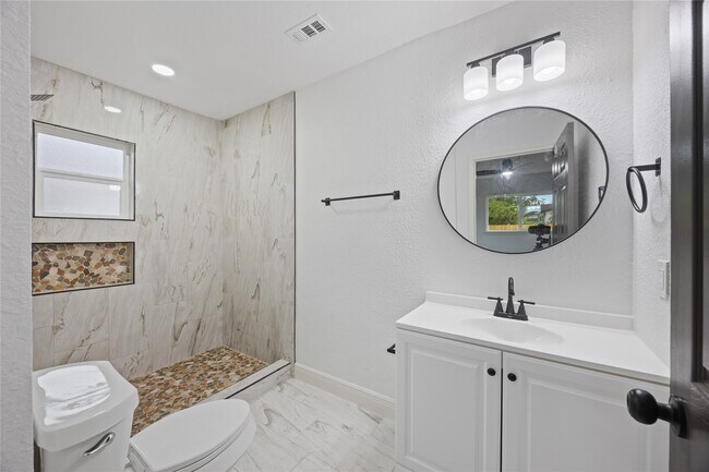 Building Photo - 125 Bolden St