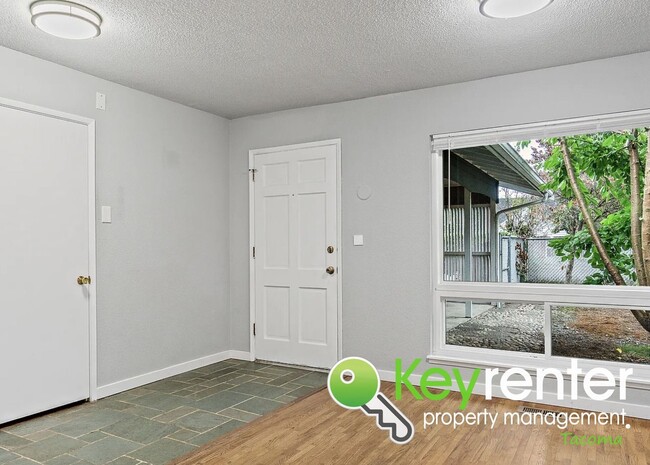 Building Photo - Updated 4-Bedroom, 2-Bath Tacoma Home for Rent Near Tacoma Community College and 6th Ave!