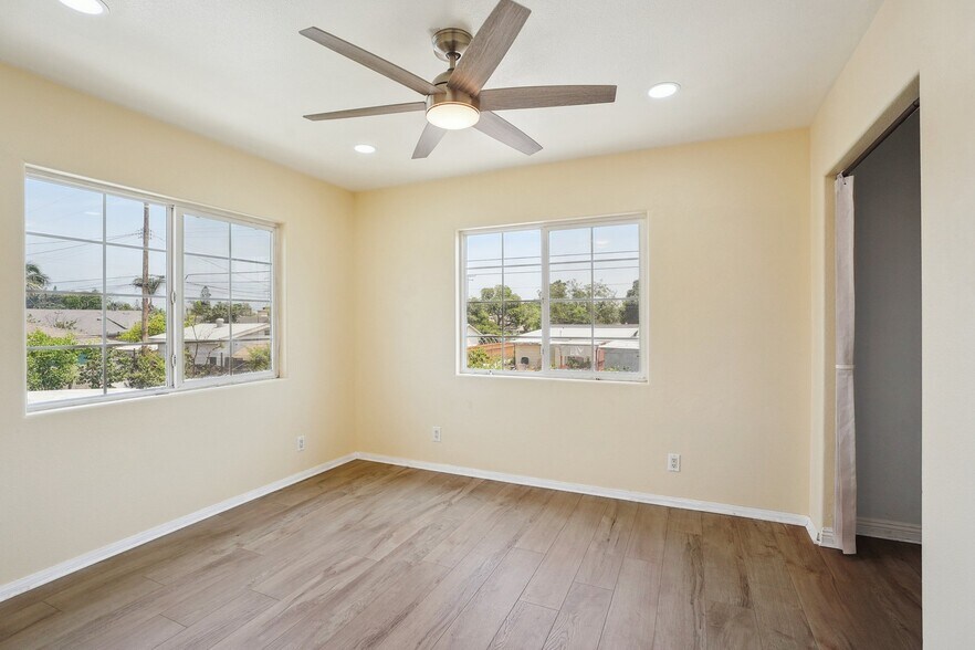 Building Photo - 5248 N Gareloch Ave
