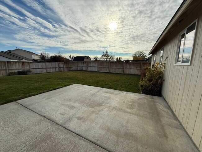 Building Photo - Taft Drive